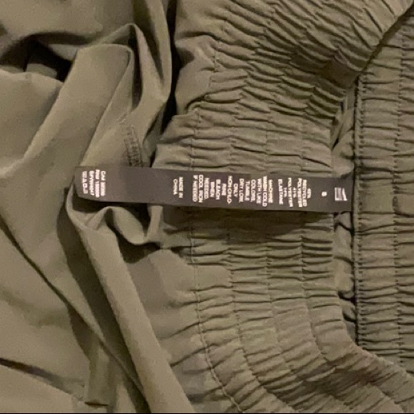 Vuori Villa Wideleg Pant in Pistachio - Picture 5 of 7